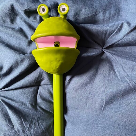 Educational Insights Puppet-on-a-Stick Kai Frog - Picture 1 of 3